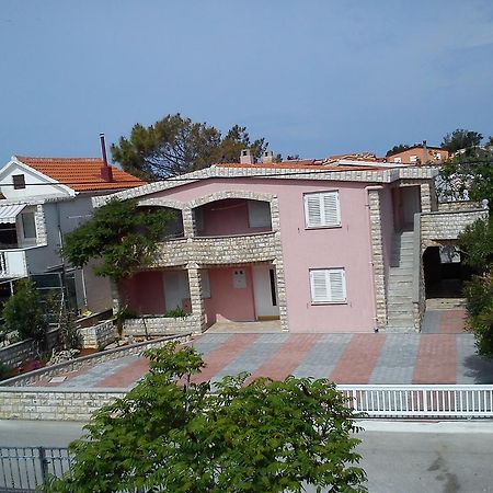 Apartmani Mira Vir Exterior photo