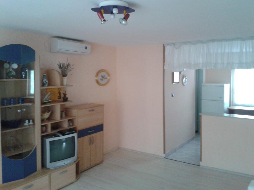 Apartmani Mira Vir Exterior photo